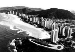 Vista panoramica da Praia das Pitangueiras (dcada de 70)